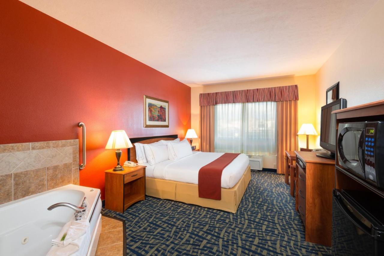 Holiday Inn Express & Suites Alamosa By Ihg Exterior foto